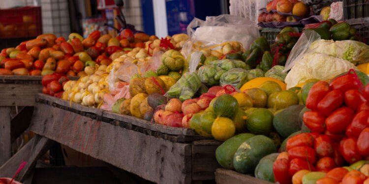 Comer bien este 2026 cuesta más… tirar la comida también