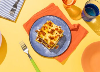 Más de dos mil años después, la lasagne sigue conquistando generaciones gracias a la tradición, la técnica y la calidad