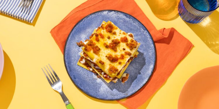 Más de dos mil años después, la lasagne sigue conquistando generaciones gracias a la tradición, la técnica y la calidad