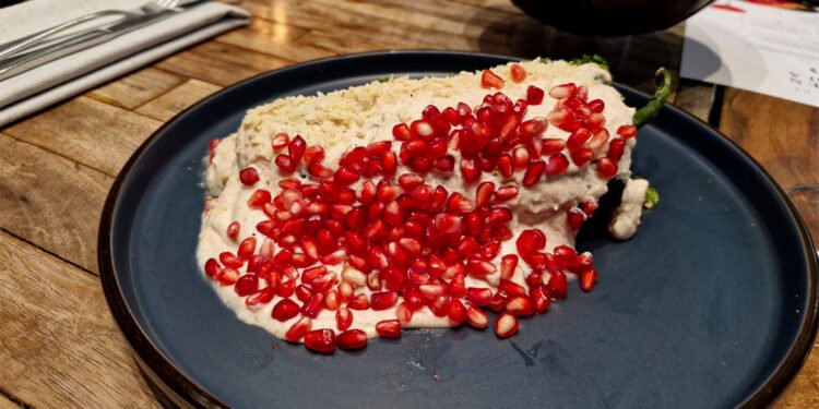 Hay platillos que cuentan la historia de México, uno de ellos son los Chiles en Nogada