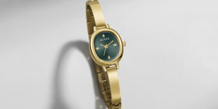 GUESS WATCHES | Back to school, back to style: El reloj que define tu regreso a la rutina