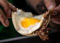 «Aquí mis chicharrones truenan»: Atarantados le pone sabor norteño al desayuno en CDMX