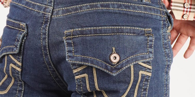 Los vaqueros regresan con más estilo: bordados, bolsas y detalles que transforman el denim este septiembre