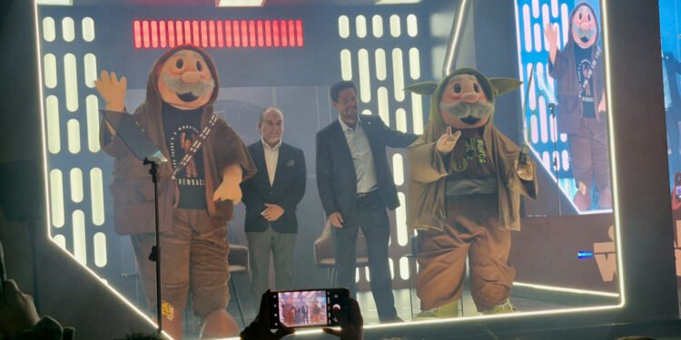 De una galaxia muy, muy lejana regresa el Dr. Simi con nuevos personajes de Star Wars