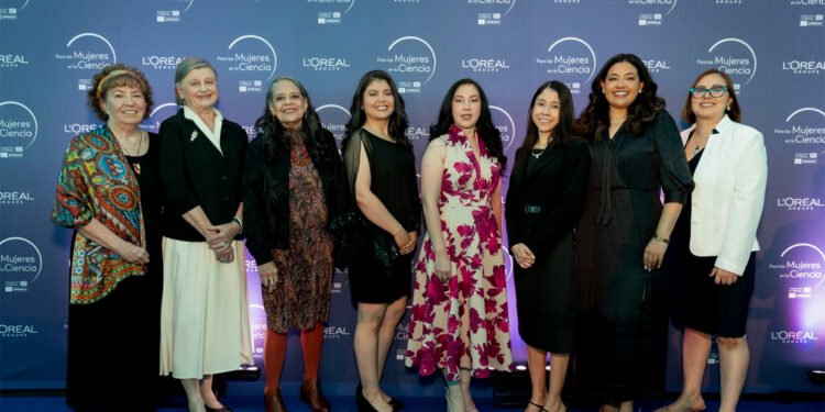 «Para las Mujeres en la Ciencia» celebra 20 años reconociendo el trabajo de ocho científicas en su edición 2026