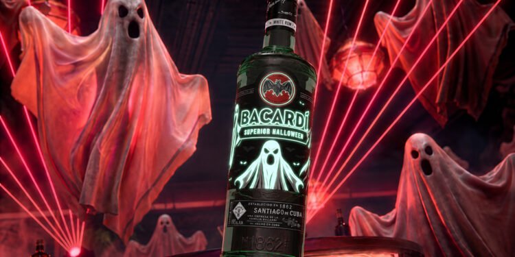 BACARDÍ vuelve a adueñarse de la noche de Halloween con una edición que brilla en la oscuridad
