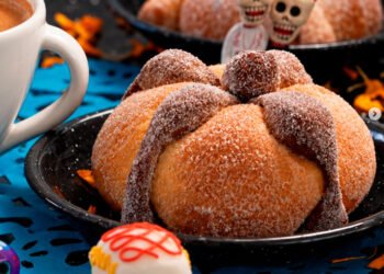 Peltre Lonchería presento su temporada de Pan de Muerto en la sucursal Nápoles