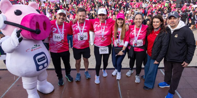 Diez mil personas se visten de rosa por la detección temprana del cáncer de mama en la 2° Carrera con Causa de Avon y Fundación IMSS